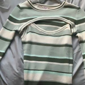 No Boundaries Women’s Large 2 piece top in perfect condition.